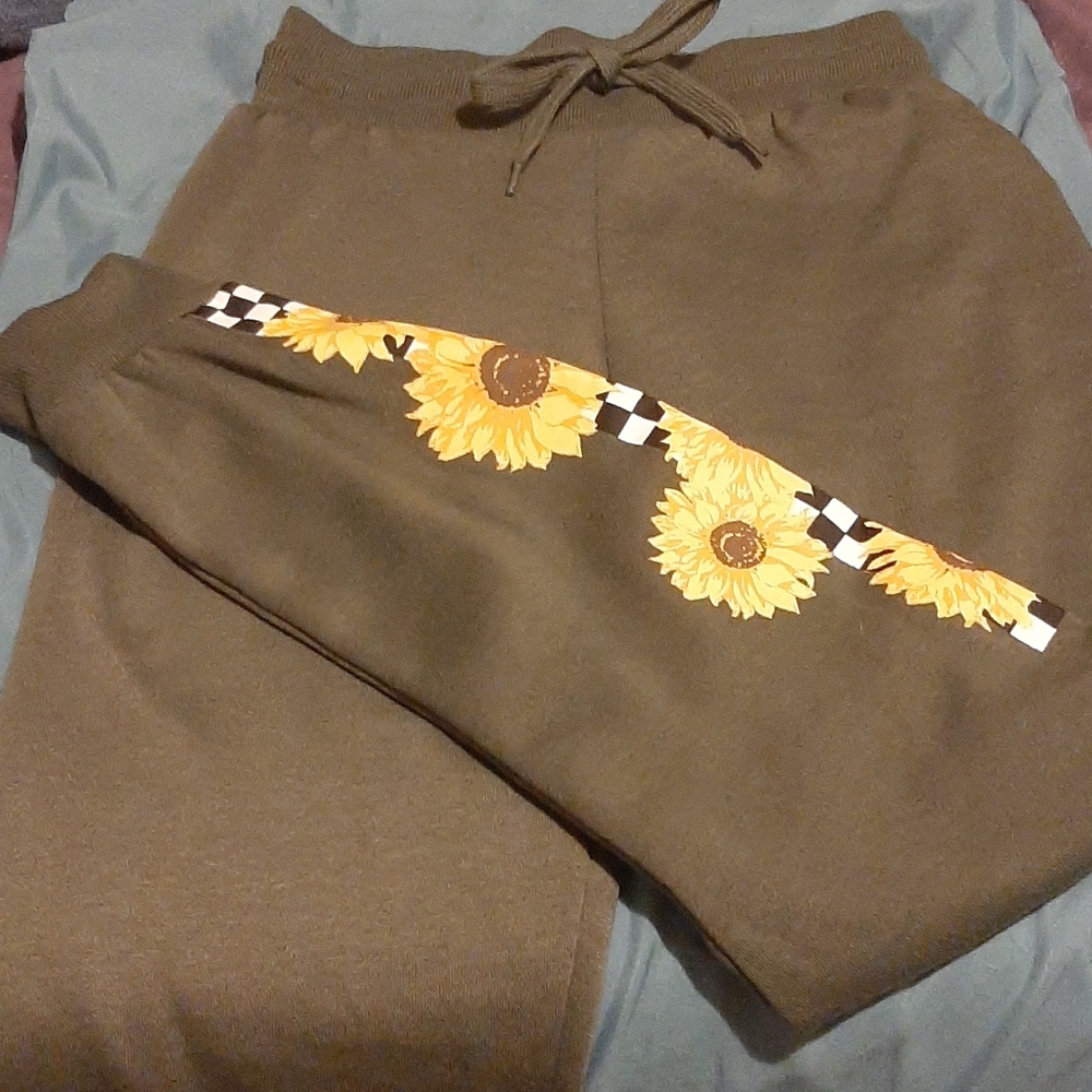 Rue 21 army green sweat pants